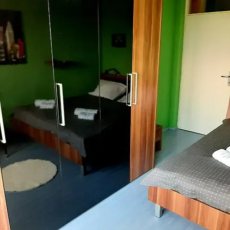 Cosy Private Room, Well Accessible 2,5 Km From Centre Homestay