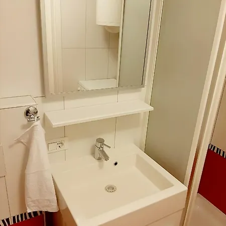 Cosy Private Room, Well Accessible 2,5 Km From Centre Homestay *
